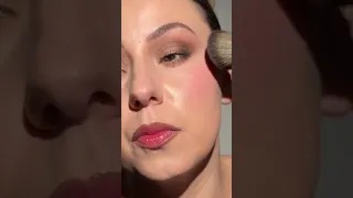 @makeupbyrosexoxo is showing everyone how to apply Blush-n-Brighten wet! 🤗| Laura Geller Beauty