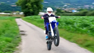 JE TENTE DES WHEELINGS AVEC LA 125 YZ DE GMT - IMPOSSIBLE A MAÎTRISER !!!