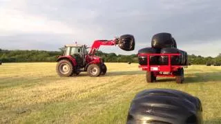 Massey ferguson 5455 loading haylage