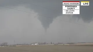 Tornado touches down in Iowa live on air (March 31st)