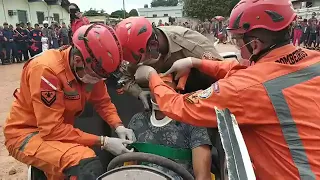 Desfile do Corpo de Bombeiros  no 7 de setembro Tailândia