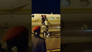 Arrivée de Francis Ngannou à l'aéroport de Yaoundé-Nsimalen après son combat face à Tyson Fury