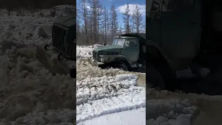 Урал . Зимник , проезжает как дети в школу 😅