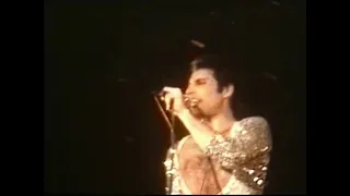 Queen - We Will Rock You (Alexandra Palace, December 22, 1979) [8mm Film]