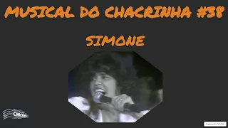 SIMONE É BRILHANTE! Cantora traz seu romantismo e simpatia para o palco do Cassino do Chacrinha