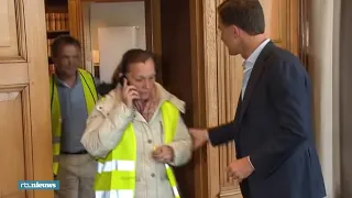 Geen hand 'geel hesje' voor Rutte: 'Hij is geen volksvertegenwoordiger' - RTL NIEUWS