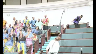 🤯🔥 Choir Song TURNS TO PRAISE SERVICE (2018) - I Shall Wear A Crown *PRAISE BREAK*