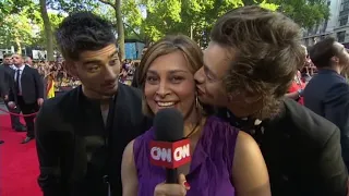 News Reporters Kissing Bloopers 😘😘 News Reporters Got Kiss on Live Tv 😘😍