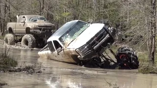 Thrilling Monster Trucks Encounter Deep Holes at Sabine River Rats