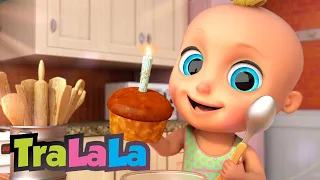 Bebelușul TraLaLa ne învață să facem brioșe 🧁 Colaj de Cântece educative pentru Copii de la TraLaLa