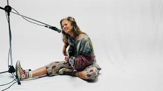 VERO Amplify: Lauren Ruth Ward - 'Suburban Ego' Live