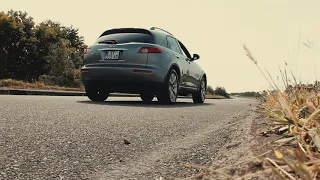 Infiniti FX35 stock catless exhaust sound | smooth acceleration
