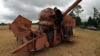 1970 Dronningborg Dania D1200 Perkins 3.9Litre 4-Cyl Diesel Self Propelled Combine Harvester (68 HP)