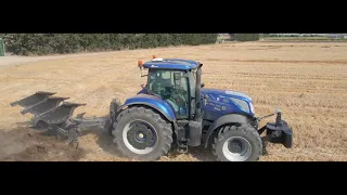 Aratura Fuori solco. New Holland 270AC/ Trivomere Moro Arari TRV 20AP