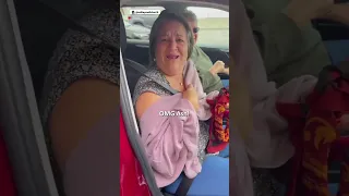 Daughter surprises mom with unexpected trip to Hawaii and her reaction is priceless ❤️❤️