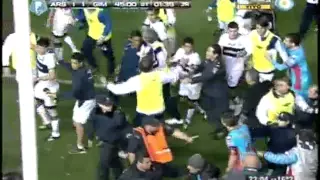 ARSENAL VS GIMNASIA PIÑAS PELEA ENTRE JUGADORES /// acaestalahinchada