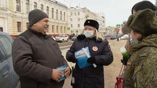 Сотрудники ГИБДД поздравили с Днем защитника Отечества мужчин-автолюбителей Тамбова