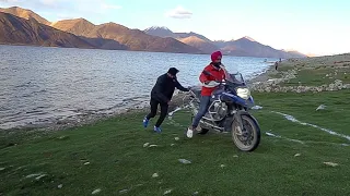 Pangong Lake mai fasi apni BMW !! LADAKH Ep 09