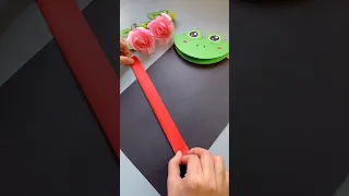 Make a simple and fun little frog that sticks out its tongue
