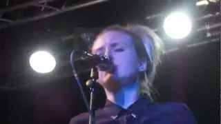 Leslie Clio - Island [live HD]