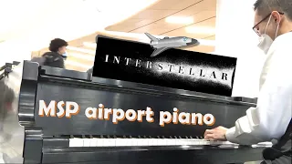 Flight attendant plays "Interstellar" theme (Hans Zimmer) FULL | Minneapolis airport piano
