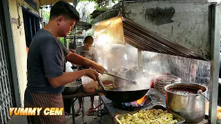 Amazing skill! pad thai master. Asian street food