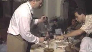 Globo Vídeos   VIDEO   Em 1997, Vanderlei Luxemburgo faz churrasco com jogadores e dirigentes do Santos