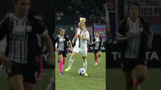 This touch from Ada Hegerberg🔥 #shorts #adahegerberg #lyon #womensfootball #womenschampionsleague