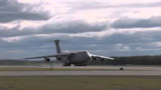 Взлет транспортного самолета С 5 Гэлэкси   C 5 Galaxy takeoff