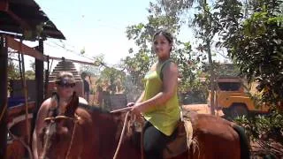 carol andando de cavalo.MOV