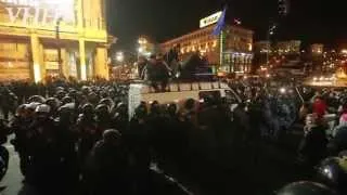 Майдан, Беркут блокирует автомобили с колонками 29.11.2013