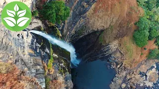 Живописный горный водопад. Звуки (белый шум) водопада для сна и учебы (10 часов)