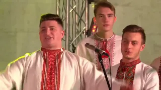 "Ой на горі цигани стояли " співає ансамбль Кралиця.