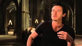 Dracula Untold: LUKE EVANS / "Vlad"