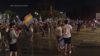 Israeli police use water cannon on protesters