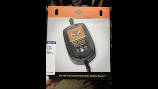Harley Davidson Battery Tender Unboxing and connecting