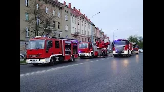 Alarmowo 6 zastępów do pożaru mieszkania - plutony gaśnicze z JRG 1 i JRG 2 Legnica