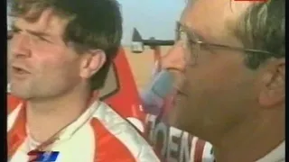 A struggle on stage 11 of Dakar 1994