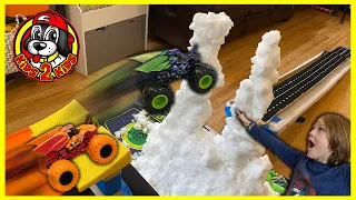 DRAGONOID Monster Truck Downhill Racing 🌨SNOW INSIDE OUR HOUSE - 2022 Monster Jam Toys (Series 17)