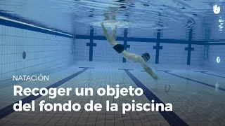 Cómo bucear para recoger un objeto del fondo de la piscina | Miedo al agua