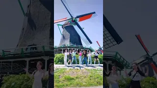 네덜란드🇳🇱 풍차 앞에서 1, 2, 3, Hit it 🏃🏻‍♀️❤️‍🔥 #첫사랑 #CSR #네덜란드 #풍차마을 #Netherlands #zaanseschans
