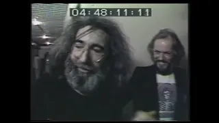 GRATEFUL DEAD 1981 ~ Jerry walks on stage