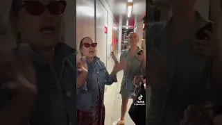 Anastacia sings on London street to prove it's her