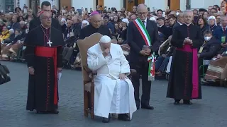 Papa Francisco chora ao pedir a Nossa Senhora pela Ucrânia - 08 de dezembro de 2022