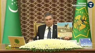 Президент подарил министрам новую книгу и прочел стихотворение об алабае