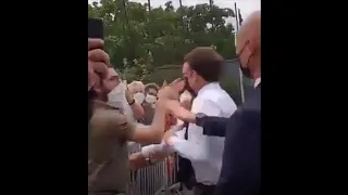 French President Macron slapped in face by member of public - Anadolu Agency