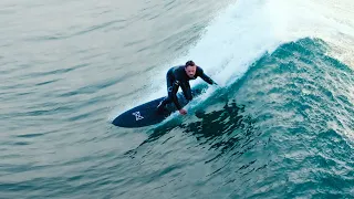 Je surfe une planche en carbone