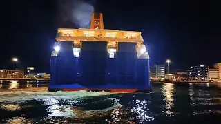 Άφιξη στο λιμάνι του Πειραιά (Blue Star Delos)