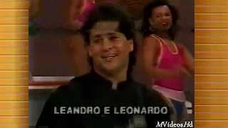 Leandro e Leonardo cantam "Entre tapas e beijos" no Clube do Bolinha (1990) Outro programa