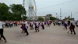 Вальс Выпускников на Приморской площади в Бердянске 25.05.19(2)